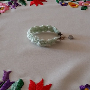 Horgolt karkötő - ékszer - karkötő - karkötő medállal - Meska.hu