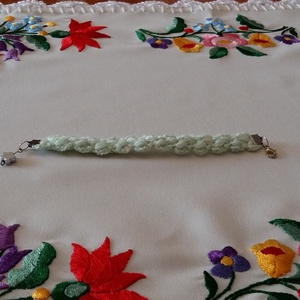 Horgolt karkötő - ékszer - karkötő - karkötő medállal - Meska.hu