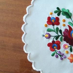 Matyó kis terítő - otthon & életmód - lakástextil - abrosz, terítő - asztalközép terítő - Meska.hu