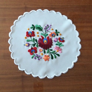 Matyó kis terítő - otthon & életmód - lakástextil - abrosz, terítő - asztalközép terítő - Meska.hu