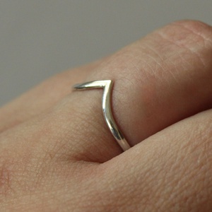 Csodanő - rakásolható ezüst gyűrű, Ékszer, Gyűrű, Vékony gyűrű, Ékszerkészítés, Ötvös, Ez a különleges kialakítású gyűrű tökéletesen kiegészíti bármelyik köves gyűrűdet, vagy hordhatod a..., MESKA