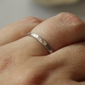 Paleolit - kalapált felületű ezüst gyűrű, Ékszer, Gyűrű, Vékony gyűrű, Ékszerkészítés, Ötvös, MESKA