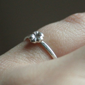 Kis virágos rakásolható ezüst gyűrű, Ékszer, Gyűrű, Vékony gyűrű, Ékszerkészítés, Ötvös, MESKA