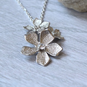 Virágeső - virágos ezüst medál cirkónia kővel nyakláncon - ékszer - nyaklánc - medál - Meska.hu