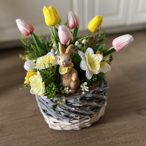 Nyuszis, tulipános tavaszi asztaldísz - Meska.hu