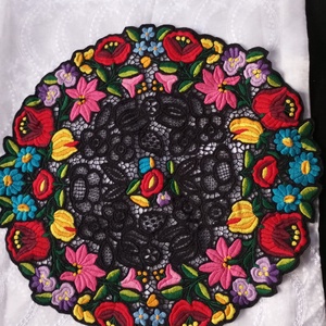 kalocsai  riseliős  kisabrosz, Otthon & Életmód, Dekoráció, Asztal és polc dekoráció, Horgolt & Csipketerítő, Hímzés, MESKA