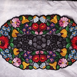 kalocsai  riseliős  kisfuto, Otthon & Életmód, Dekoráció, Asztal és polc dekoráció, Horgolt & Csipketerítő, Hímzés, MESKA