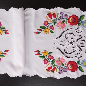 kalocsai  riseliös futó , Otthon & Életmód, Dekoráció, Asztal és polc dekoráció, Horgolt & Csipketerítő, Hímzés, MESKA