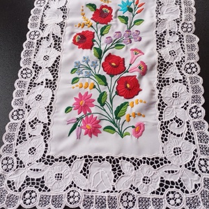 kalocsai  riseliös futó  - otthon & életmód - dekoráció - asztal és polc dekoráció - horgolt & csipketerítő - Meska.hu