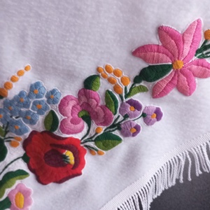 polár  hímzett  vállkendő - ruha & divat - sál, sapka, kendő - vállkendő - Meska.hu