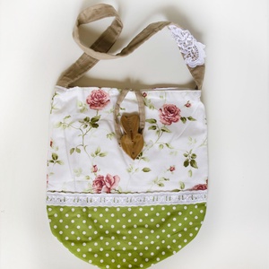 Rózsás, pajzs alakú táska cseresznyefagombbal, Táska & Tok, Kézitáska & válltáska, Válltáska, Varrás, Famegmunkálás, MESKA