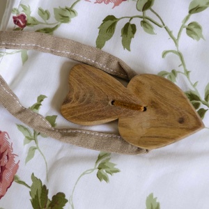 Rózsás, pajzs alakú táska cseresznyefagombbal - táska & tok - kézitáska & válltáska - válltáska - Meska.hu