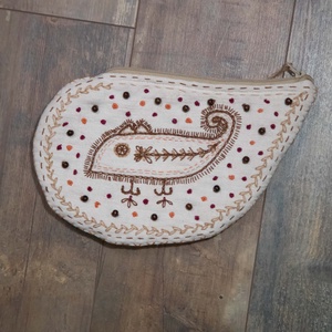 Csepp alakú tartó - sárközi kiskutya mintával, gyöngyökkel - táska & tok - neszesszer - Meska.hu