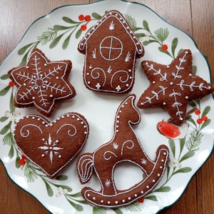 Mézeskalács karácsonyfadíszek - Meska.hu