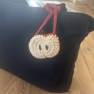 Airpods tartó alma - Meska.hu