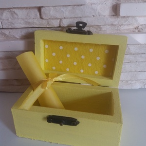 Vidám fa dobozka - halványsárga színben - otthon & életmód - dekoráció - asztal és polc dekoráció - díszdoboz - Meska.hu