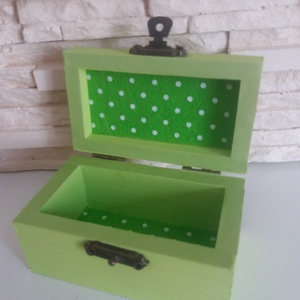 Vidám fa dobozka - halványzöld színben - otthon & lakás - dekoráció - asztal és polc dekoráció - díszdoboz - Meska.hu