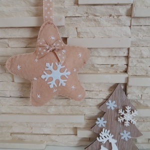 Filc karácsonyfadísz - hópelyhes, bézs csillag - karácsony - karácsonyi lakásdekoráció - karácsonyfadíszek - Meska.hu
