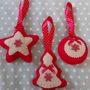 Filc karácsonyi dísz szett - pirosban, hópehellyel - karácsony - karácsonyi lakásdekoráció - karácsonyfadíszek - Meska.hu