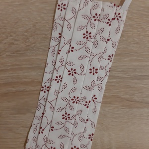 Női textil arcmaszk - fehér, bordó virágmintával - női - női - Meska.hu
