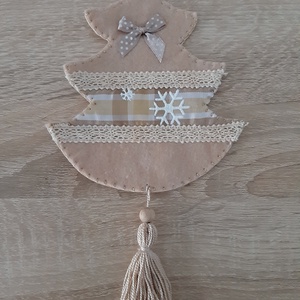 Filc téli duó - világosbarna színvilágban, hópelyhekkel - karácsony - karácsonyi lakásdekoráció - karácsonyfadíszek - Meska.hu