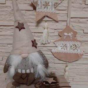 Filc téli duó - bézs és barna színvilágban, arany hópelyhekkel - karácsony - karácsonyi lakásdekoráció - karácsonyfadíszek - Meska.hu