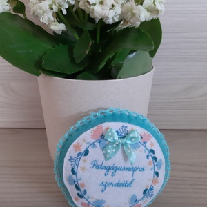 Pedagógusnapi ajándék - filc dísz - otthon & életmód - dekoráció - fali és függő dekoráció - falra akasztható dekor - Meska.hu