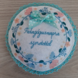 Pedagógusnapi ajándék - filc dísz - otthon & életmód - dekoráció - fali és függő dekoráció - falra akasztható dekor - Meska.hu
