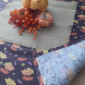 Őszi terítő, asztalközép - őszi levelek, csokibarna alapon - otthon & életmód - konyhafelszerelés, tálalás - tálalás - terítő - Meska.hu