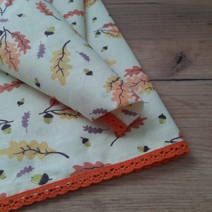 Őszi terítő, asztalközép pamutcsipkével - őszi levelek, halványsárga alapon - otthon & életmód - konyhafelszerelés, tálalás - tálalás - terítő - Meska.hu