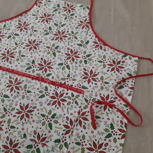 Ünnepi kötény hölgyeknek - mikulásvirág klasszikus ünnepi színvilágban - otthon & életmód - konyhafelszerelés, tálalás - konyhai textil - kötény - Meska.hu