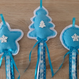 Filc téli trió - világoskék, hópelyhes szett, hópelyhes szalaggal - karácsony - karácsonyi lakásdekoráció - karácsonyfadíszek - Meska.hu
