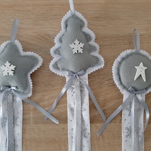 Filc téli trió - szürke, hópelyhes szett, ezüst hópelyhes szalaggal - karácsony - karácsonyi lakásdekoráció - karácsonyfadíszek - Meska.hu