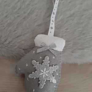 Filc karácsonyfadísz - hópelyhes, szürke kesztyű - karácsony - karácsonyi lakásdekoráció - karácsonyfadíszek - Meska.hu