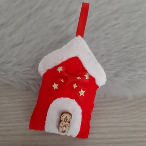 Filc karácsonyi dísz - piros házikó gyertyával - karácsony - karácsonyi lakásdekoráció - karácsonyfadíszek - Meska.hu