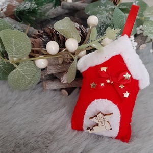 Filc karácsonyi dísz - piros házikó angyalkával, Karácsony, Karácsonyi lakásdekoráció, Karácsonyfadíszek, Mindenmás, Varrás, MESKA