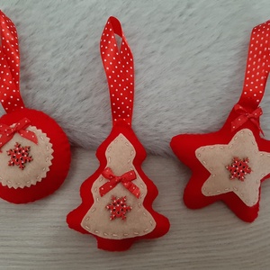 Filc karácsonyi dísz szett - pirosban, hópehellyel - karácsony - karácsonyi lakásdekoráció - karácsonyfadíszek - Meska.hu