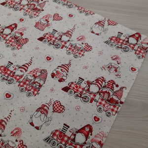 Ünnepi asztalközép, terítő - vonatozó manócskák, ekrü alapon, Otthon & Életmód, Konyhafelszerelés, tálalás, Tálalás, Terítő, Varrás, MESKA