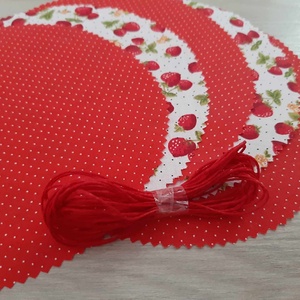 Befőttes tető szett - 5 db-os, eperkés és piros alapon tűpöttyös (eper) - otthon & életmód - konyhafelszerelés, tálalás - konyhai textil - edényfogó & edényfedő - Meska.hu