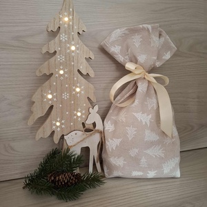 Ajándék zsák - fehér fenyők, natúr alapon - karácsony - mikulás - mikulás zsák - Meska.hu