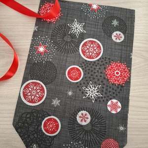 Mikulás zsák - hópelyhek, szürke és piros színvilágban - karácsony - mikulás - mikulás zsák - Meska.hu