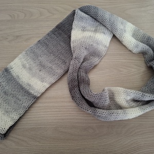 Kötött csősál batikolt fonalból - ezüsthold  - ruha & divat - sál, sapka, kendő - sál - Meska.hu