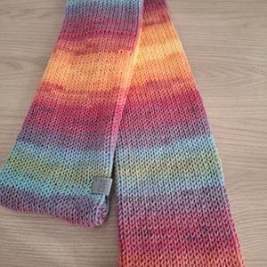 Kötött csősál batikolt fonalból - naplemente (kékes és narancsos árnyalatok) - ruha & divat - sál, sapka, kendő - sál - Meska.hu