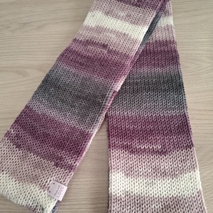 Kötött csősál batikolt fonalból - varázslat (lilás és szürkés árnyalatok) - ruha & divat - sál, sapka, kendő - sál - Meska.hu