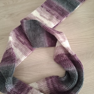 Kötött csősál batikolt fonalból - varázslat (lilás és szürkés árnyalatok) - ruha & divat - sál, sapka, kendő - sál - Meska.hu