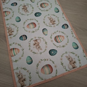 Húsvéti asztali futó terítő - nyuszkós, fehér, pasztelles színvilágban - Meska.hu