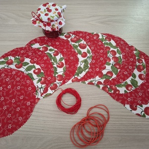 Befőttes tető szett - 12 db-os, cseresznyés és piros alapon mintás (meggy, cseresznye) - otthon & életmód - konyhafelszerelés, tálalás - konyhai textil - edényfogó & edényfedő - Meska.hu