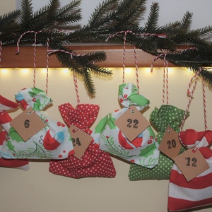 Adventi zsákok (adventi naptár) :  piros-zöld madár szett - karácsony - adventi díszek - adventi naptár - Meska.hu