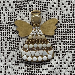 Arany-fehér angyalka fa alapon. 10x8 cm - karácsony - karácsonyi lakásdekoráció - karácsonyfadíszek - Meska.hu