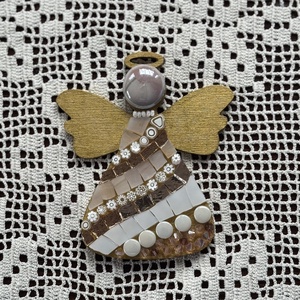 Arany-fehér angyalka fa alapon. 10x8 cm - karácsony - karácsonyi lakásdekoráció - karácsonyfadíszek - Meska.hu